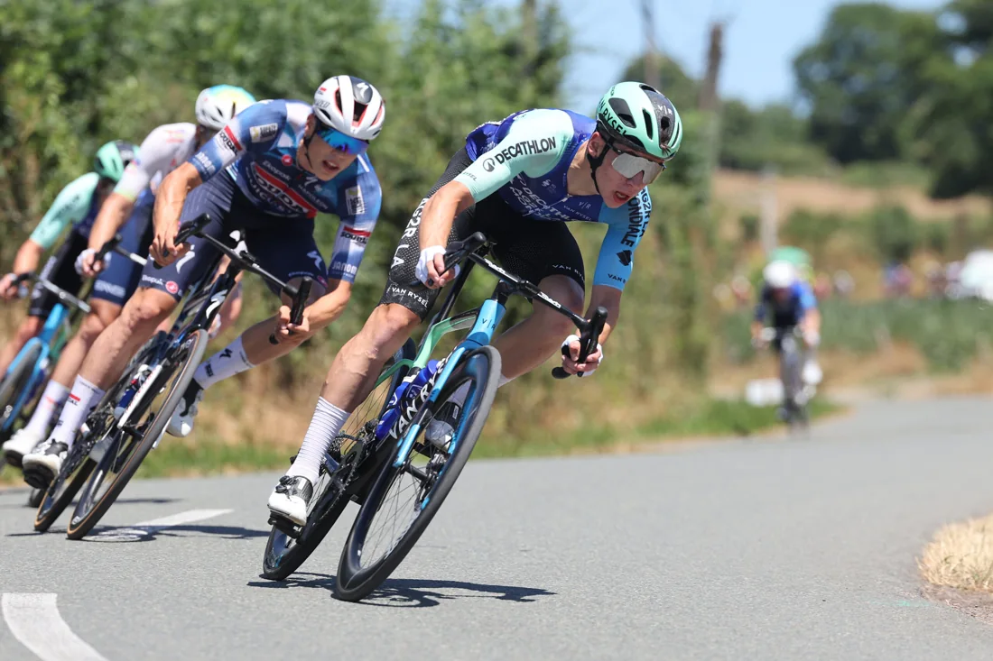 Coureurs dans le peloton