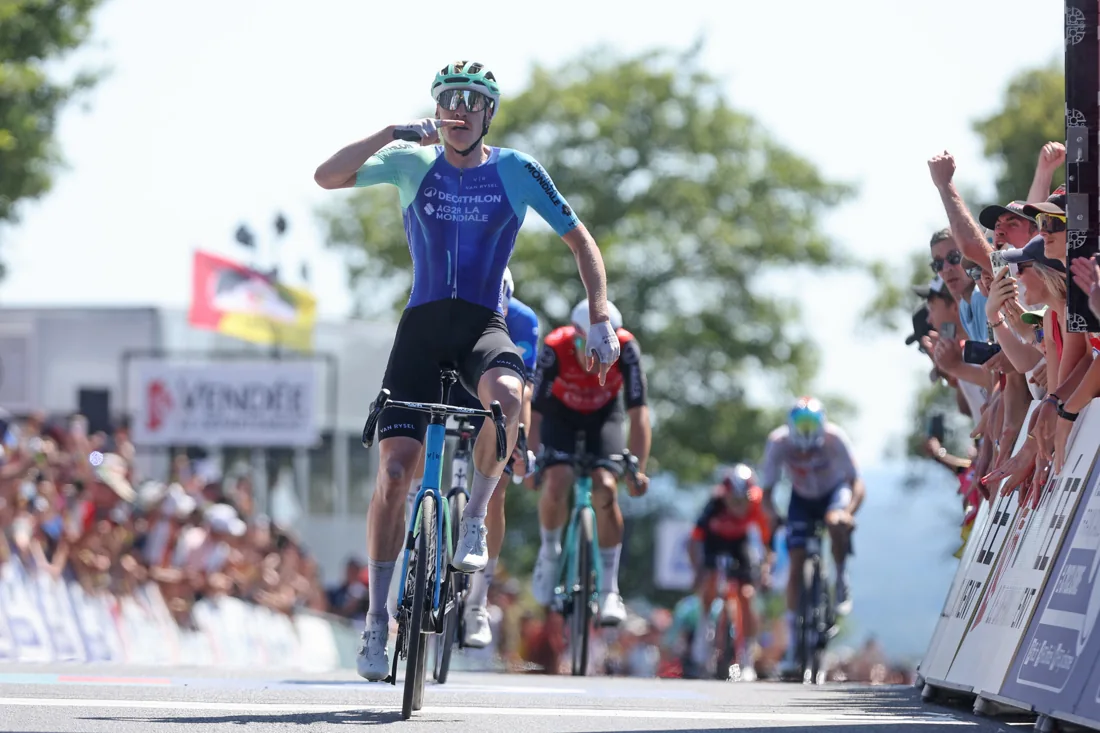 L'intensité d'une arrivée de course masculine
